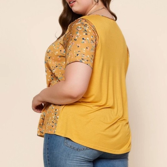 Abstract Dot Print Pleated Short Sleeve Contrast Womens Plus Size Golden Blouse - Picture 3 of 9